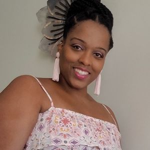 Meet your Posher, Lora